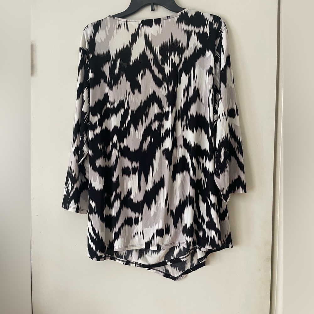 Jennifer Lopez Monochrome Abstract Blouse